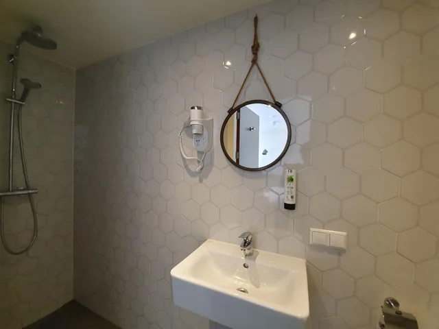 غرفة قياسية ثلاثية، Hotel Heye 130 2/2