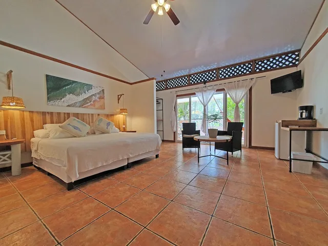 جناح عائلي بسرير كينج وسريرين مزدوجين بإطلالة على البحر، Cariblue Beach Jungle Resort 2/10