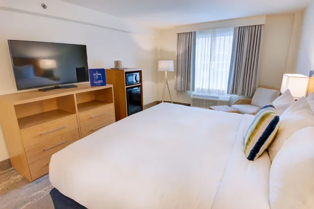Room, King Bed, No Balcony، Guy Harvey Resort St. Augustine Beach 1/3