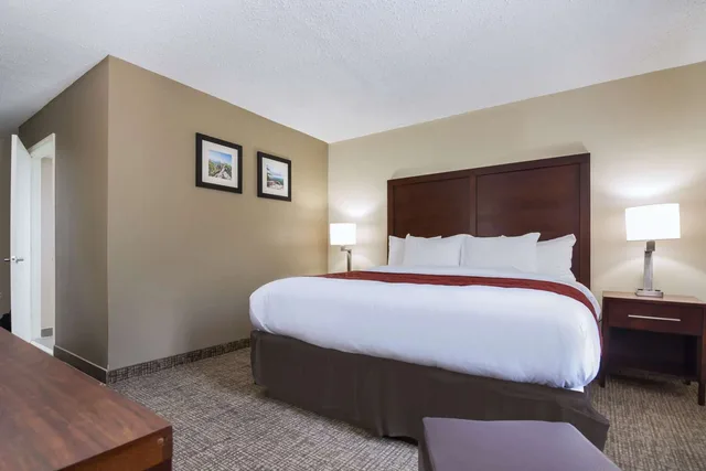 غرفة بسرير كينج لذوي الإعاقة، Comfort Inn Kings Mountain 1/4