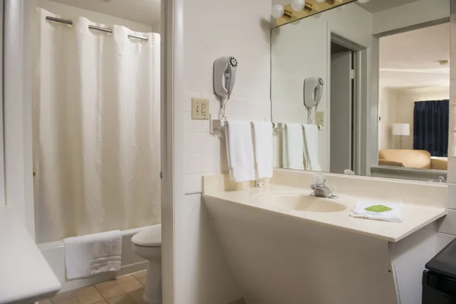 غرفة قياسية بسرير كينج، Travelers Rest Motel 6/6