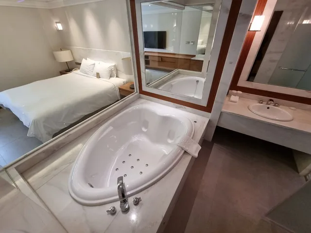 غرفة بريميير بسرير كينج بإطلالة على المتنزه، Pine Grove Hotel 8/9