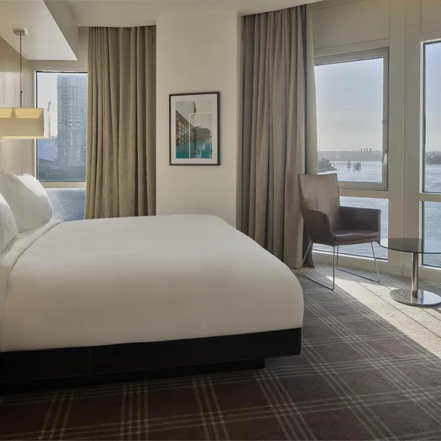 Premium, River View, Radisson Blu Hotel, London Canary Wharf East 4/8