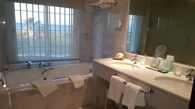 Superior, Double Bed, Parador Malaga Golf 3/3