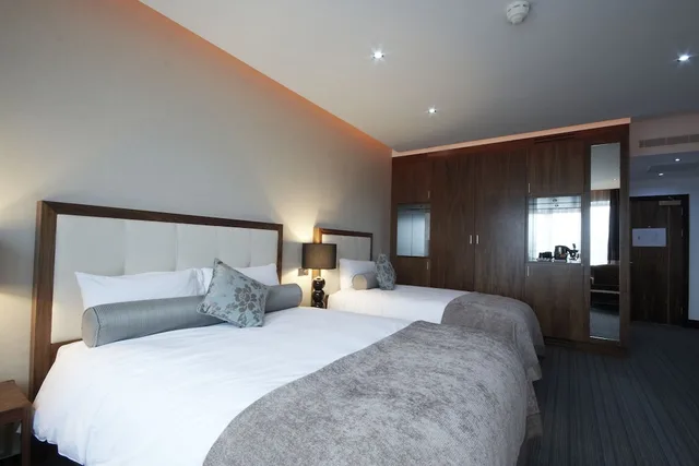 Family, 2 Double Beds, Rochestown Park 1/4