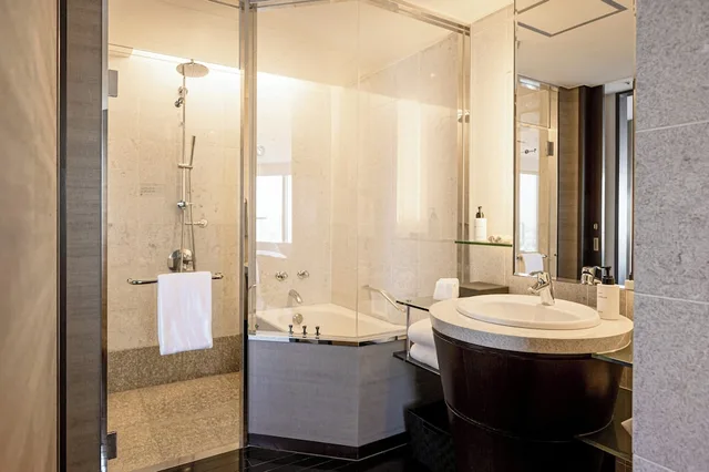 غرفة بريميوم بسريرين منفصلين مع دخول صالة النادي، The Strings by InterContinental Tokyo 6/7