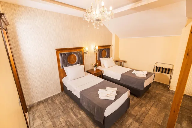 غرفة اقتصادية رباعية بسريرين منفصلين وسرير كينج مع أريكة في الطابق الأرضي، Ala Sofia Hotel 1/10