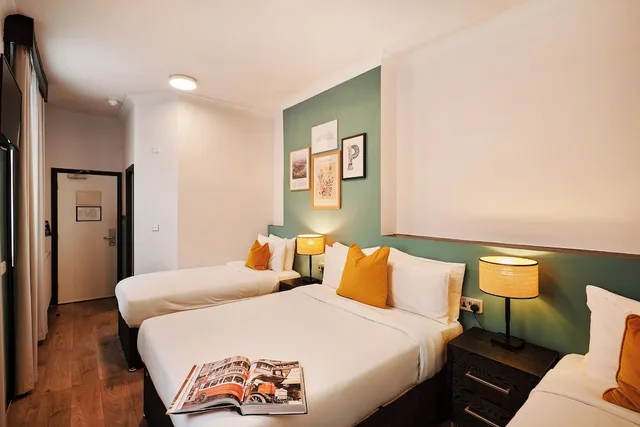 غرفة رباعية بأربعة أسرّة، Huttons Hotel, Victoria London 3/6