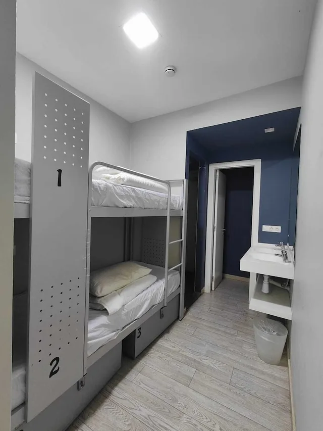 Private, 4 Beds, Double and Bunk Bed، Bcnsporthostels 3/3
