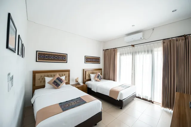 غرفة ديلوكس بسريرين منفصلين بإطلالة على البحر، La Cecile Hotel and Cafe Komodo 1/1