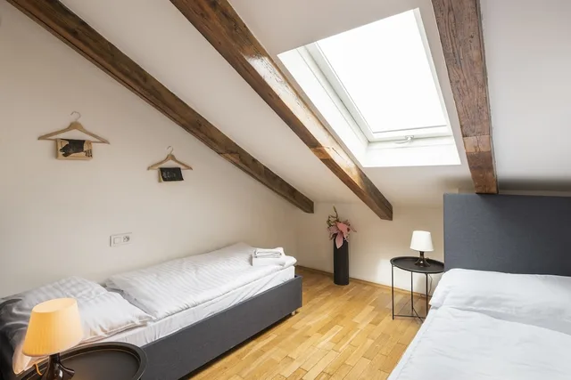 2 Bedrooms, Signature, Loft, Apartment, 5 Beds, City View, Sofa، Hybernska Apartments 5/10