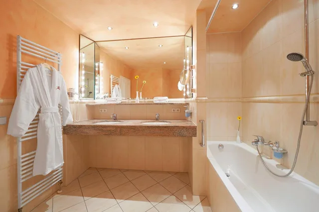 غرفة بسرير مزدوج بشرفة، Landhotel Krone 6/7