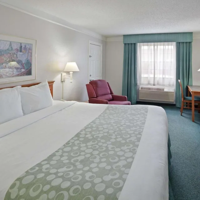 غرفة بسرير كينج لذوي الإعاقة، La Quinta Inn Omaha West 1/4