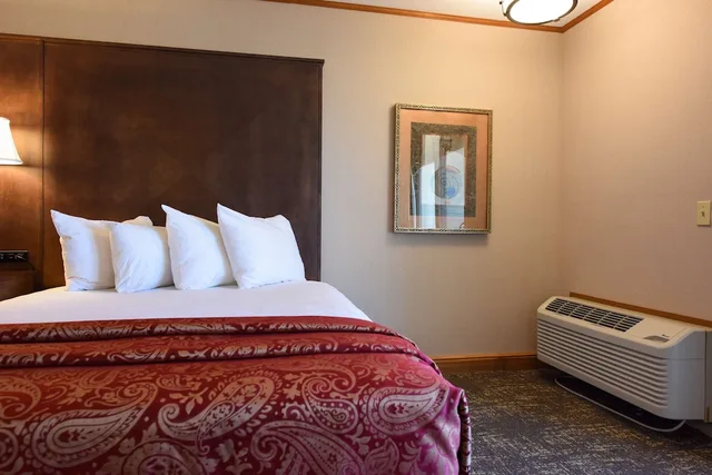 Standard, King Bed, Courtyard Area، Best Western Plus Dockside Waterfront Inn 6/7