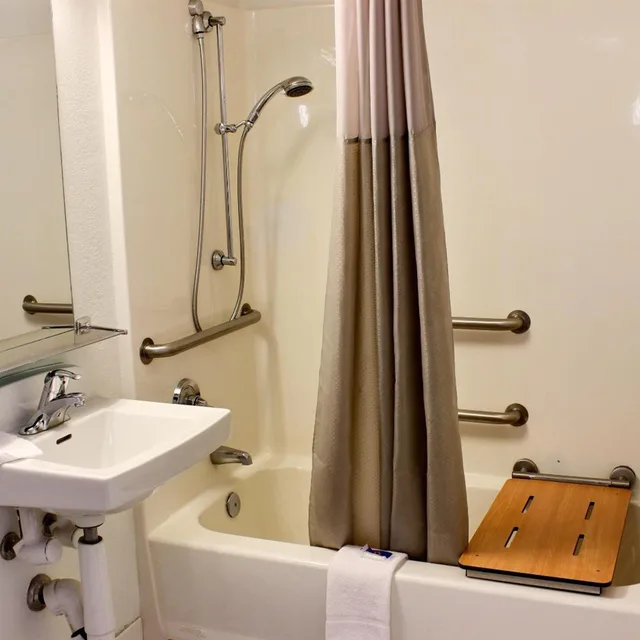 غرفة رباعية لذوي الإعاقة، Motel6 Coalinga, CA - East 7/8