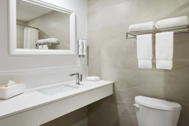 غرفة سيغنتشر بسريرين كوين، Hotel Ruby Foo S 2/2