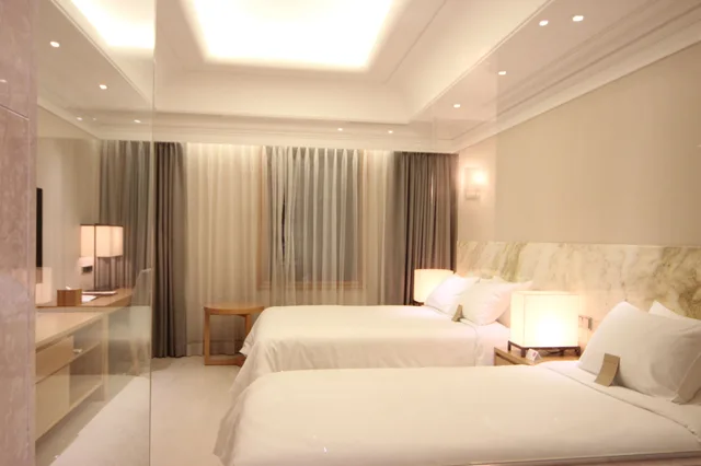 غرفة بريميير بسرير كينج بإطلالة على المتنزه، Pine Grove Hotel 2/9