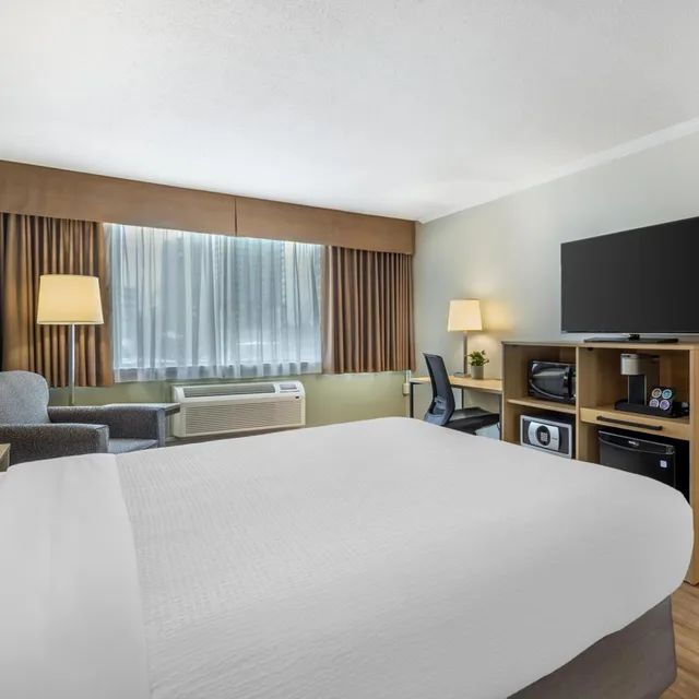 غرفة بسرير كينج وسرير كوين، Best Western Plus Ottawa City Centre 2/8