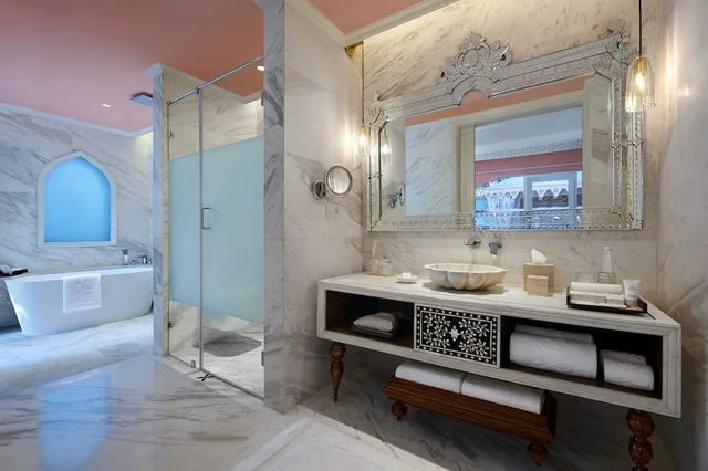 Royal, Suite, 1 King and 2 Queen Beds, The Leela Palace Jaipur 3/3