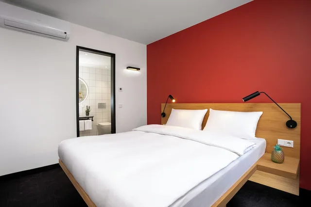 جناح بسرير مزدوج بشرفة مع أريكة، ibis Styles Darmstadt 2/8