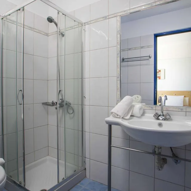 Room, Double or Twin Bed, Lateral Side Sea View، Raffaello Beach 9/10