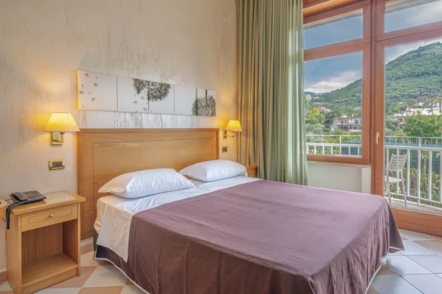غرفة قياسية بسريرين منفصلين بشرفة، Grand Hotel Moon Valley 5/6