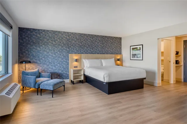 جناح ركني بسرير كينج مع أريكة، Best Western Byron Center 2/4