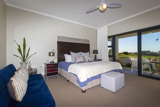 Luxury, King Bed, Golf Course View, Patio، Le Mahi Guest House 2/3