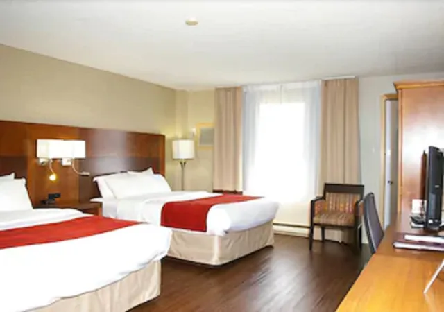 Standard, 2 Queen Beds, Comfort Inn Mont Laurier, QC 3/4