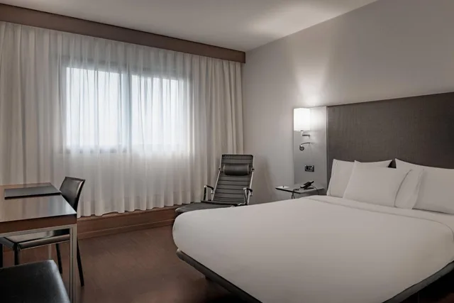 غرفة قياسية بسرير كوين، Ac Hotel Porto 4/8
