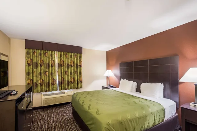 جناح بسرير كينج، Quality Inn & Suites Caseyville - St. Louis 2/10