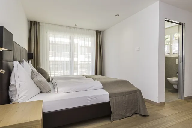 شقة حصرية بسرير كينج وسريرين كوين بإطلالة على الجبل بـ3 غرف نوم، Matthiol Serviced Apartments 2/10