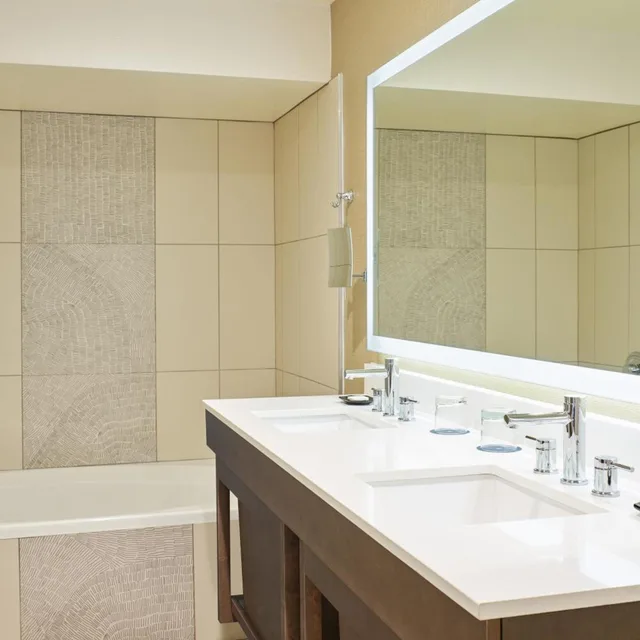 Executive, Suite, King Bed, Mountain View, Sofa, Club Floor، Sheraton Tucson Hotel And Suites 6/6