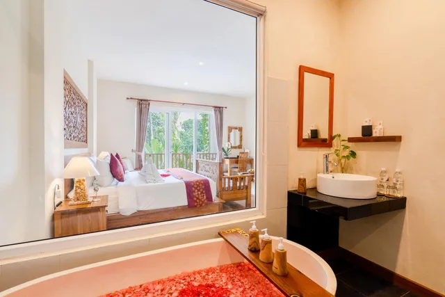 جناح جونيور بشرفة، Ashoka Tree Resort At Tanggayuda 7/8