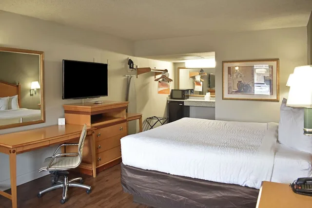 غرفة قياسية بسرير كينج، Rodeway Inn Hot Springs National Park Area 4/10