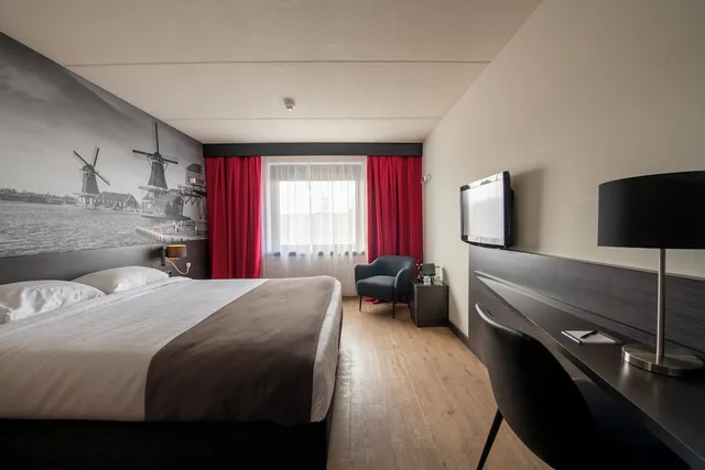 Deluxe, King Bed, Bastion Hotel Zaandam 1/3
