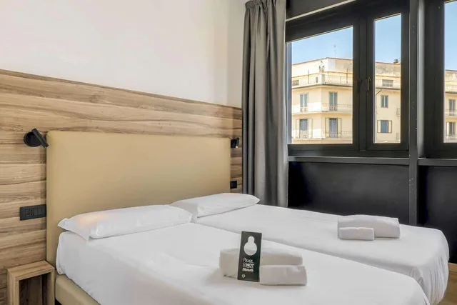 غرفة قياسية بسريرين منفصلين، B&B HOTEL Prato City Center 1/7