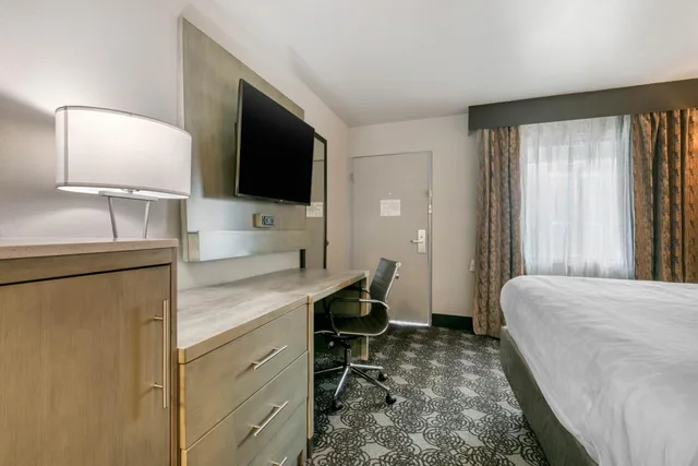 غرفة خارجية بسرير كينج، Clarion Inn Murfreesboro 5/5