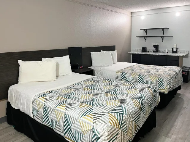 2 Queen Beds - Smoking, Micfridge، Studio6 Suites Dayton, OH - Englewood 1/5