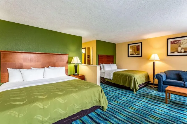 Upgrade, Efficiency, Suite, King and Queen Bed، Quality Inn Los Lunas, NM 1/8