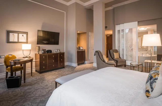 غرفة غراند ديلوكس بسرير كينج بإطلالة على الحديقة، Hotel Birks Montreal 4/8