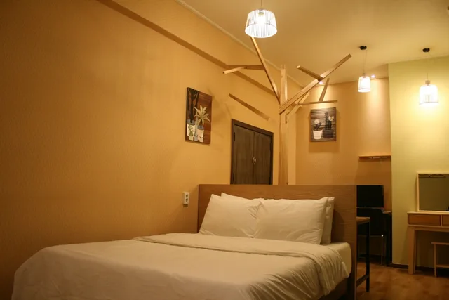 Superior, Queen Bed, Zip Hotel 1/4