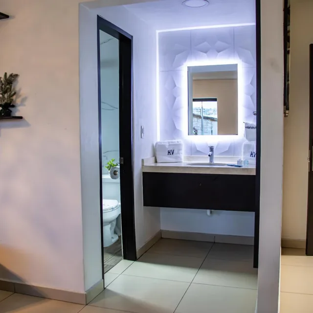 جناح بسرير كوين، Hotel Velario 10/10