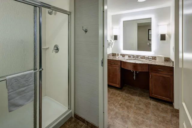 جناح بسرير كينج وسريرين كوين بغرفتي نوم، Homewood Suites by Hilton Denton 8/8