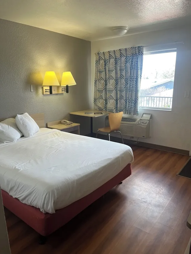 غرفة قياسية بسرير كوين، Motel6 Prescott, AZ 5/10