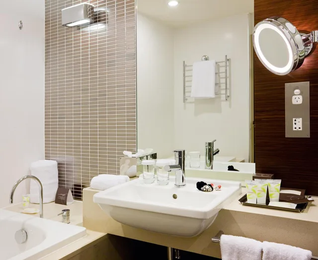 Executive, King Bed, Lounge Access, Pullman at Sydney Olympic Park 7/8
