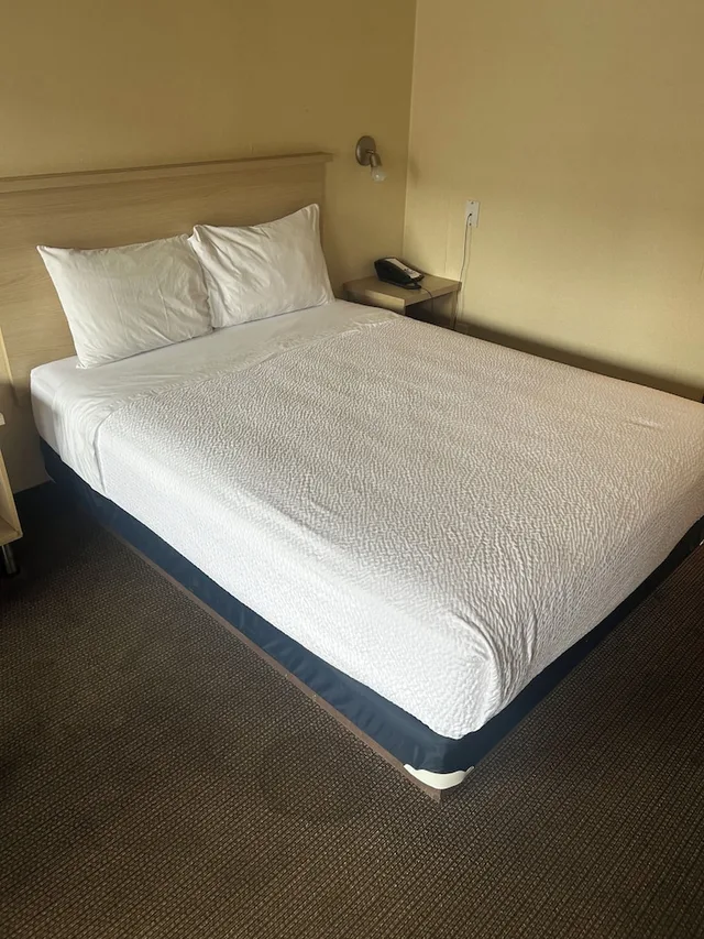 Room, Queen Bed, Building a، Ramada by Wyndham Laval 1/3