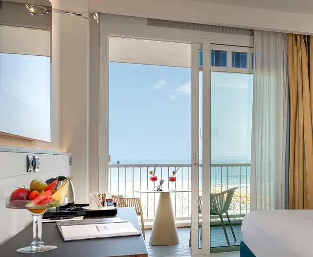 Deluxe fronte mare، Savoia Hotel Rimini 2/2