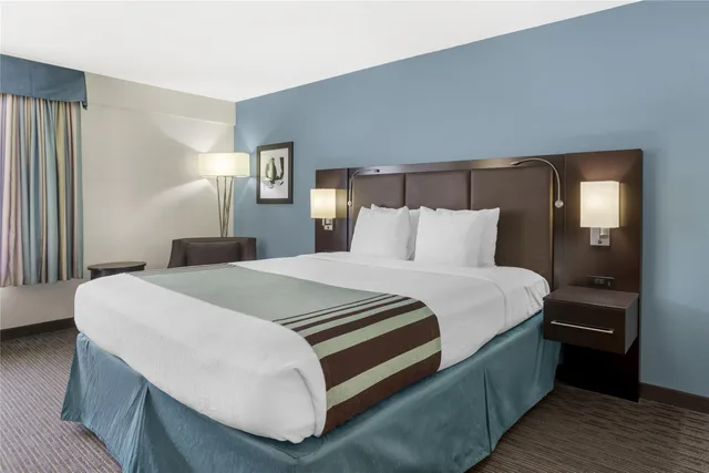 غرفة بسرير كينج، Best Western Plus Tallahassee North Hotel 2/8