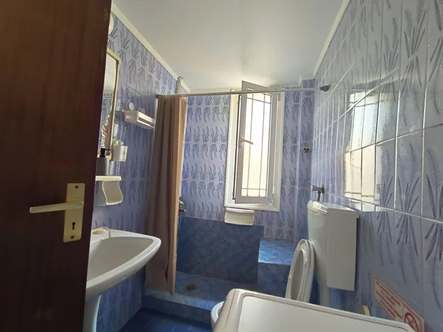 شقة أساسية رباعية بسرير كوين وسرير فردي مع أريكة، Albatross Studios And Apartments 8/8
